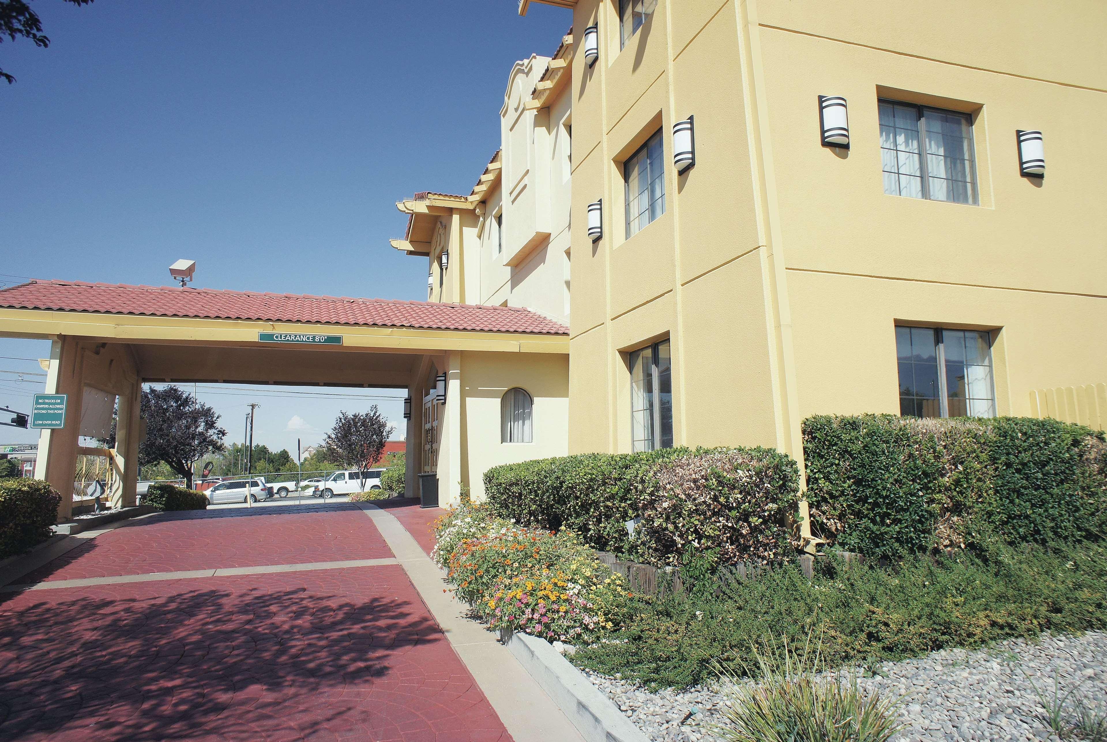 La Quinta Inn By Wyndham Albuquerque Airport Exterior photo
